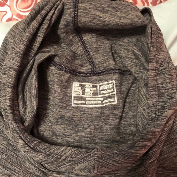 Workout top - Picture 3 of 4